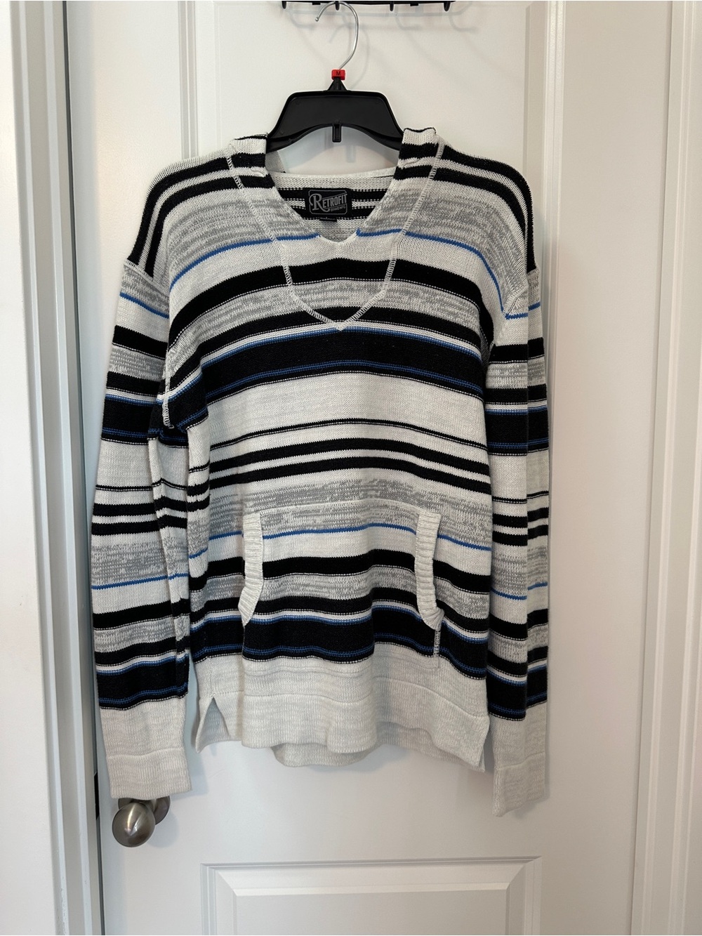 Retrofit Men’s Striped V-Neck Sweater — White, Black & Blue